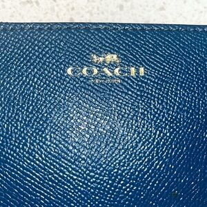 Coach Blue Crossgrain Leather Wristlet Wallet Zip Pouch w/ Gold Hang Tag - 6”W